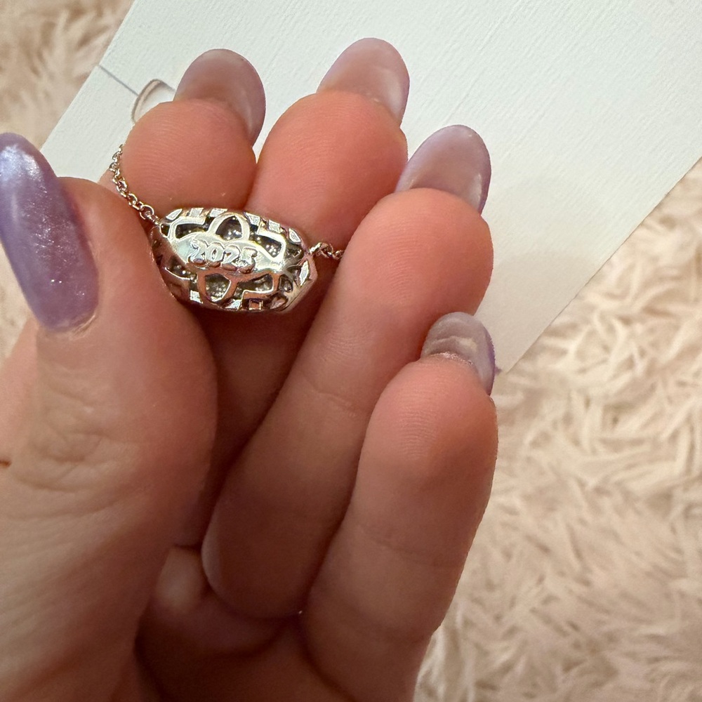 NWT Kendra Scott Elisa 2025 Silver Collector’s Edition - Picture 4 of 6